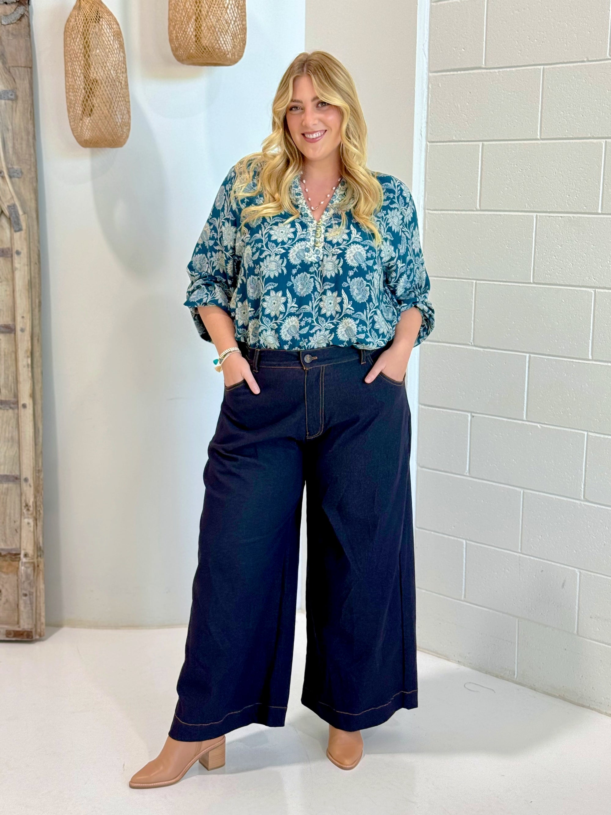 Signature Jeans | Black Denim - Saffron Road