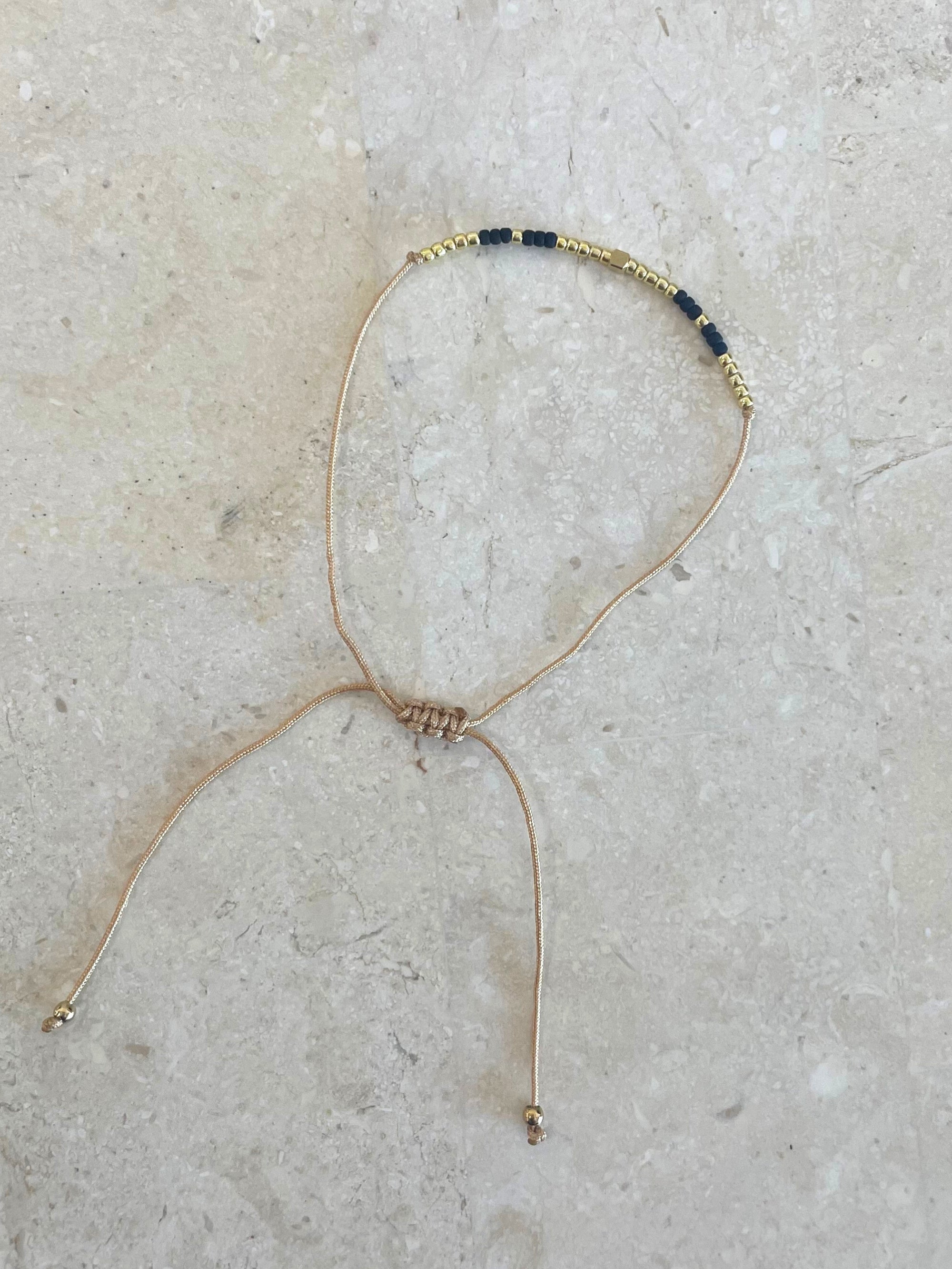 Bracelet 22 | Beads Black & Gold - Saffron Road