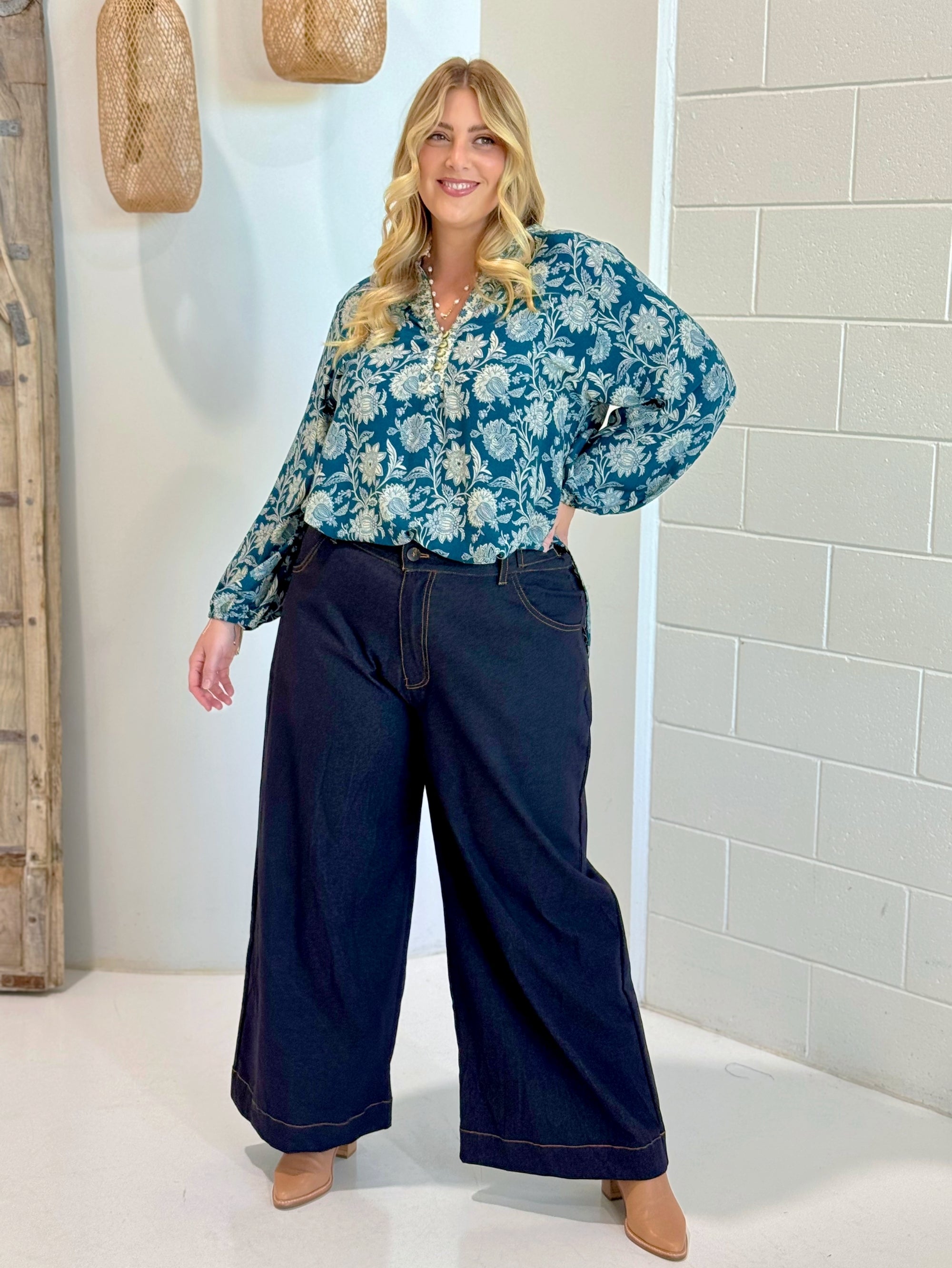 Signature Jeans | Black Denim - Saffron Road