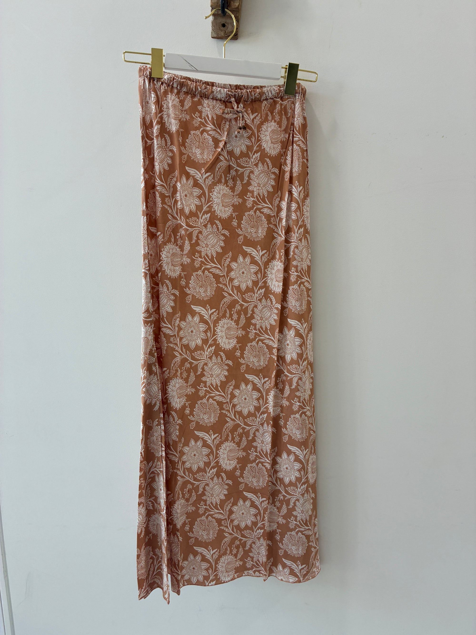 SAMPLE 41 | Violet Skirt in Beige Flower - Saffron Road