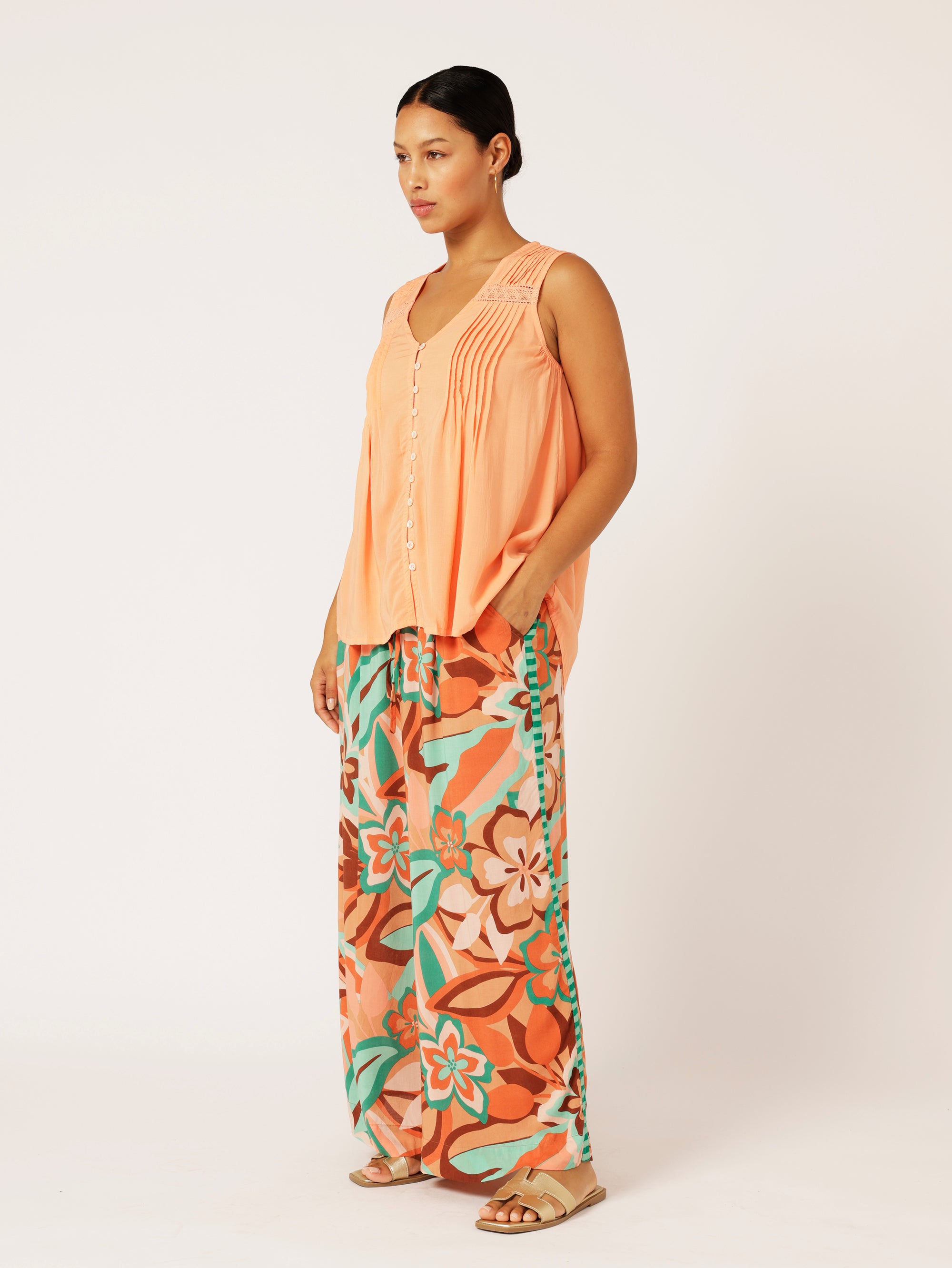Camilla Top (Sleeveless) | Coral - Saffron Road