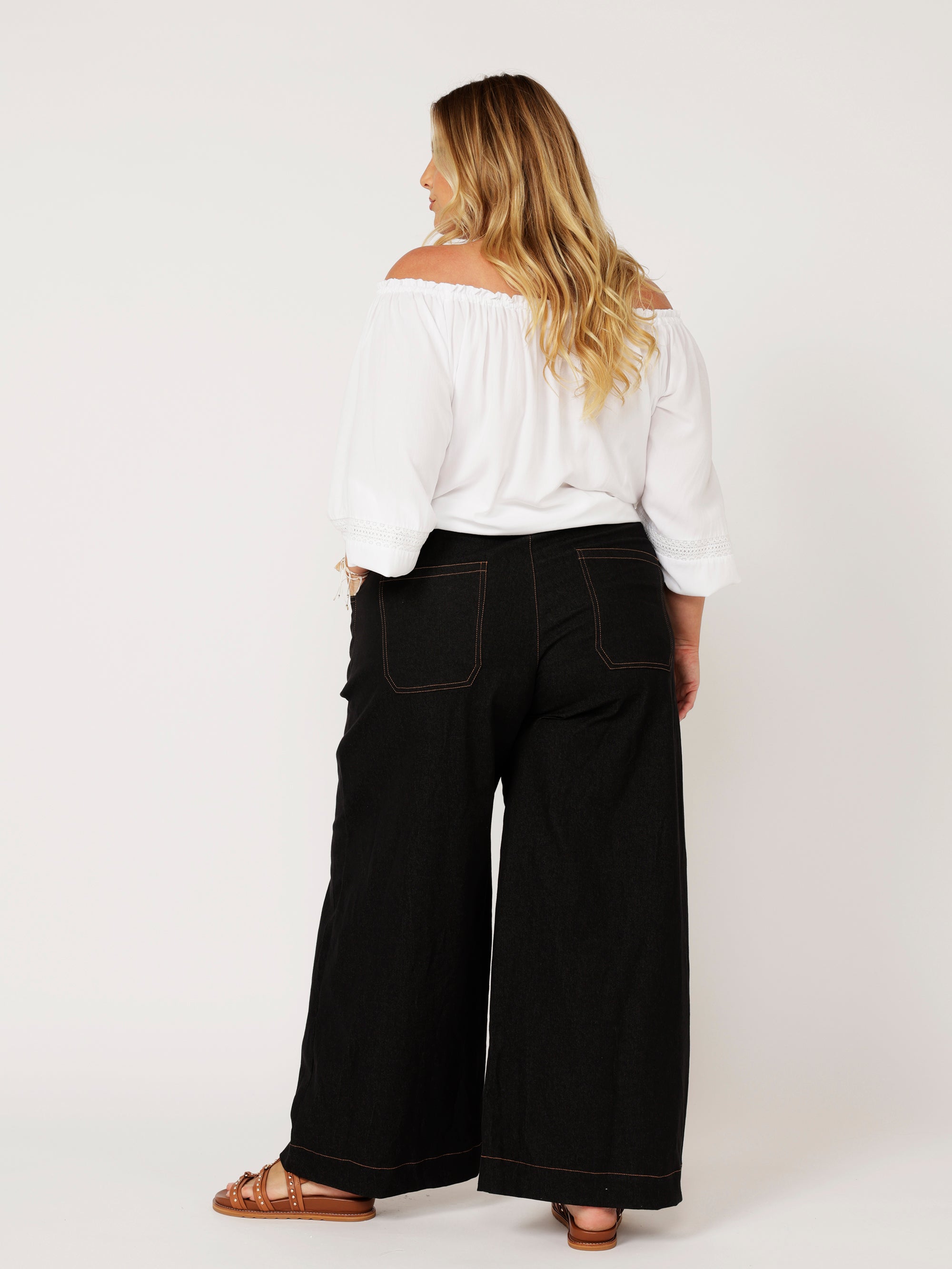 Signature Jeans | Black Denim - Saffron Road