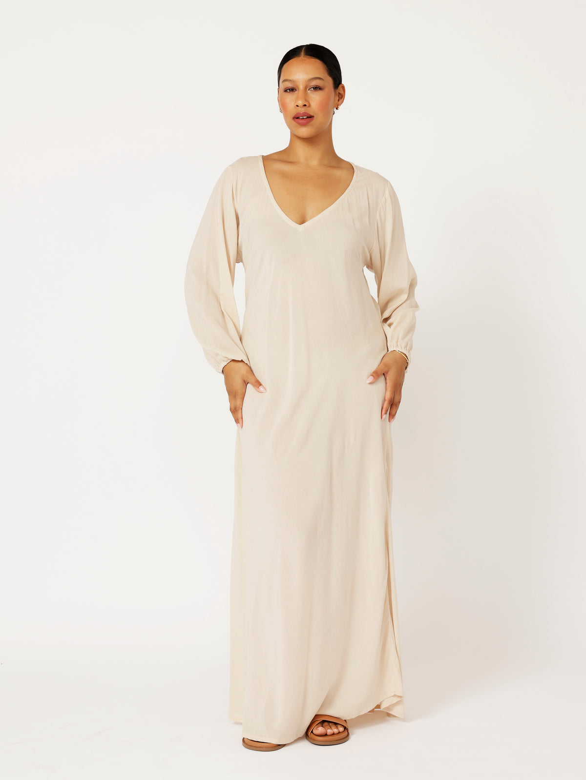 Viv Dress with Sleeves | Maxi | Oyster - Saffron Road